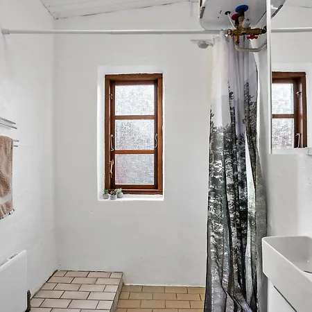 Prázdninový dům 4 Bedroom Awesome In *