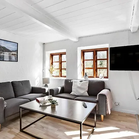 Prázdninový dům 4 Bedroom Awesome In