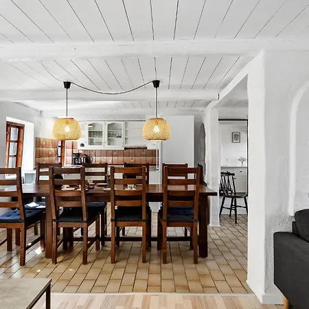 4 Bedroom Awesome In Prázdninový dům *